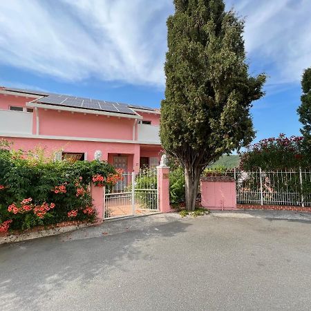 Villa Rosa Giustenice المظهر الخارجي الصورة