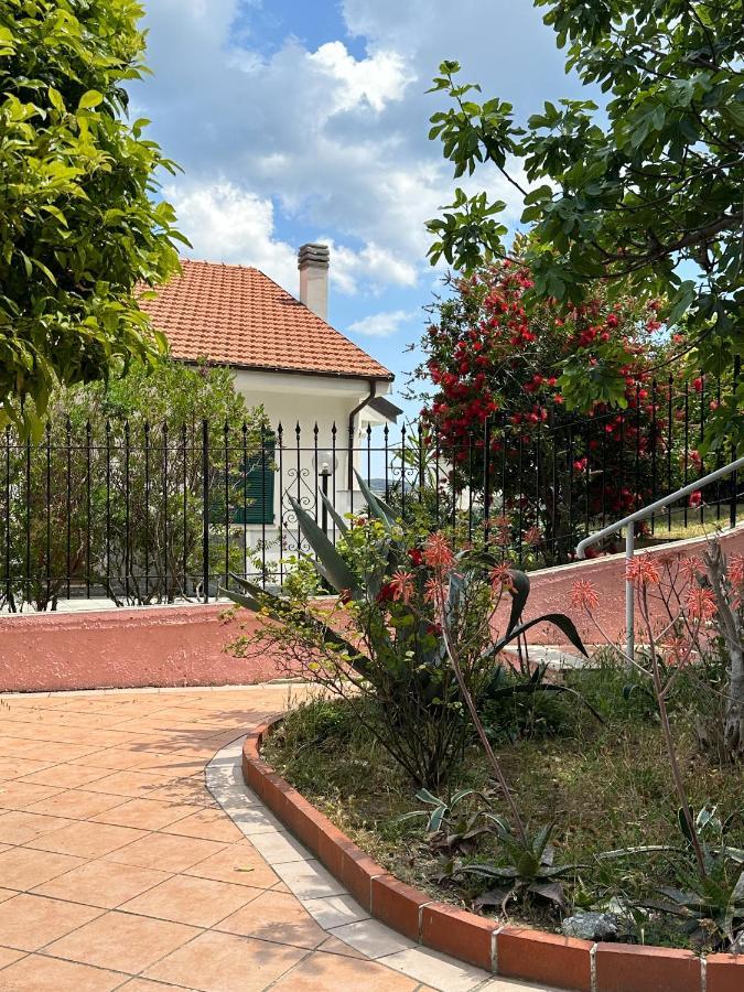 Villa Rosa Giustenice المظهر الخارجي الصورة